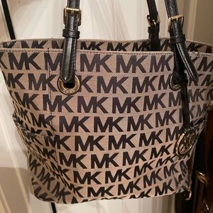 Michael kors signature tote